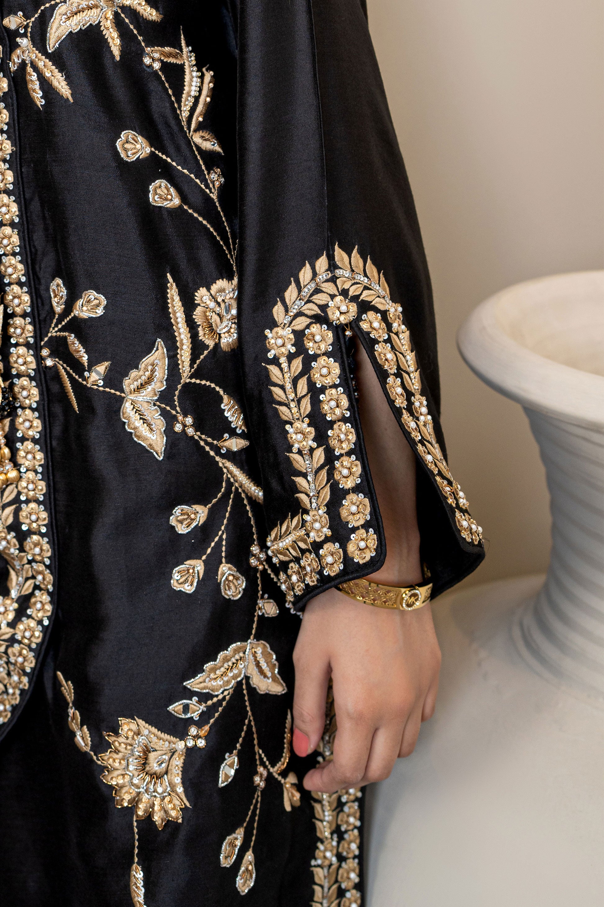 Noore  -Zeenat-Black