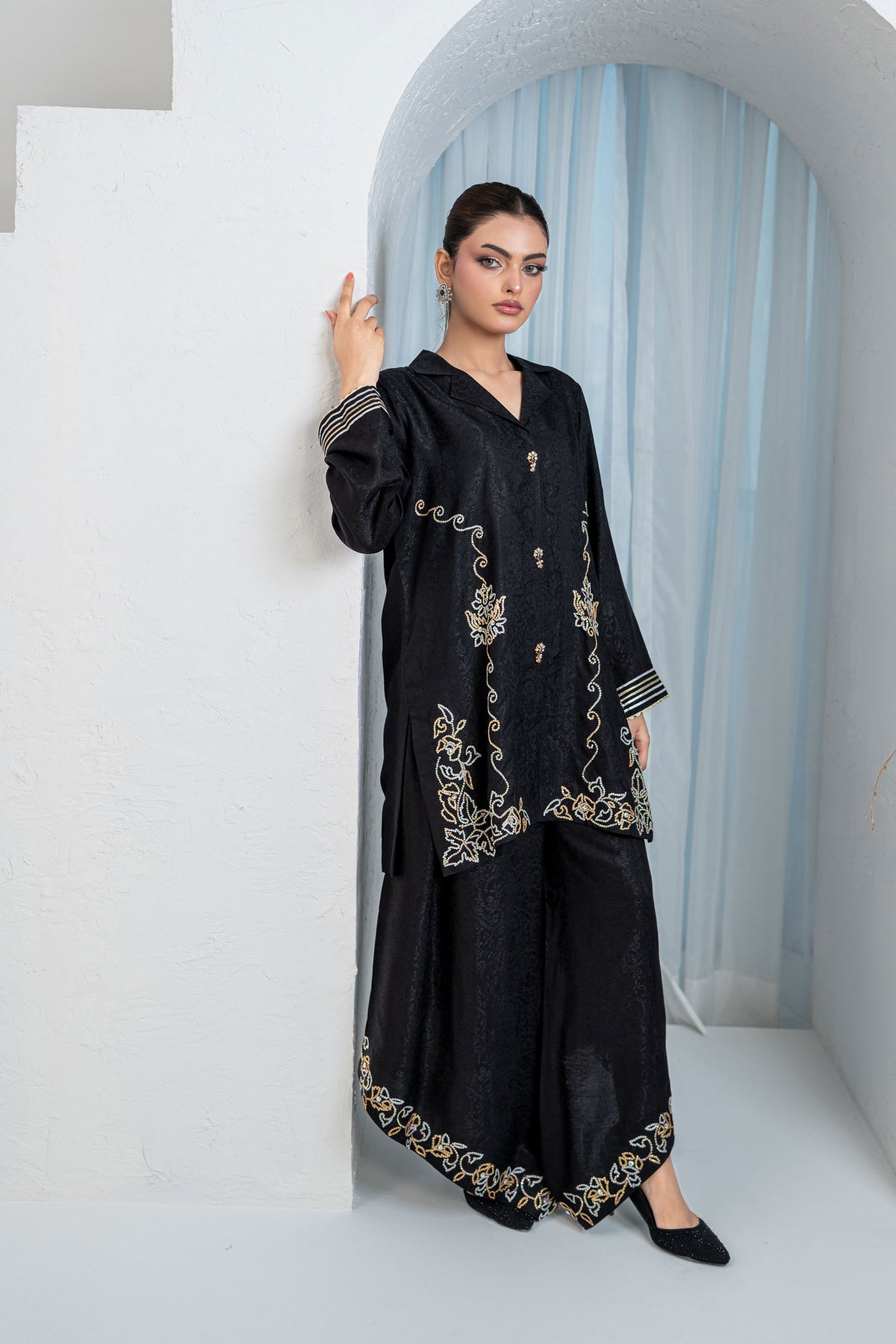 Noore Sitara Black Handmade Suit
