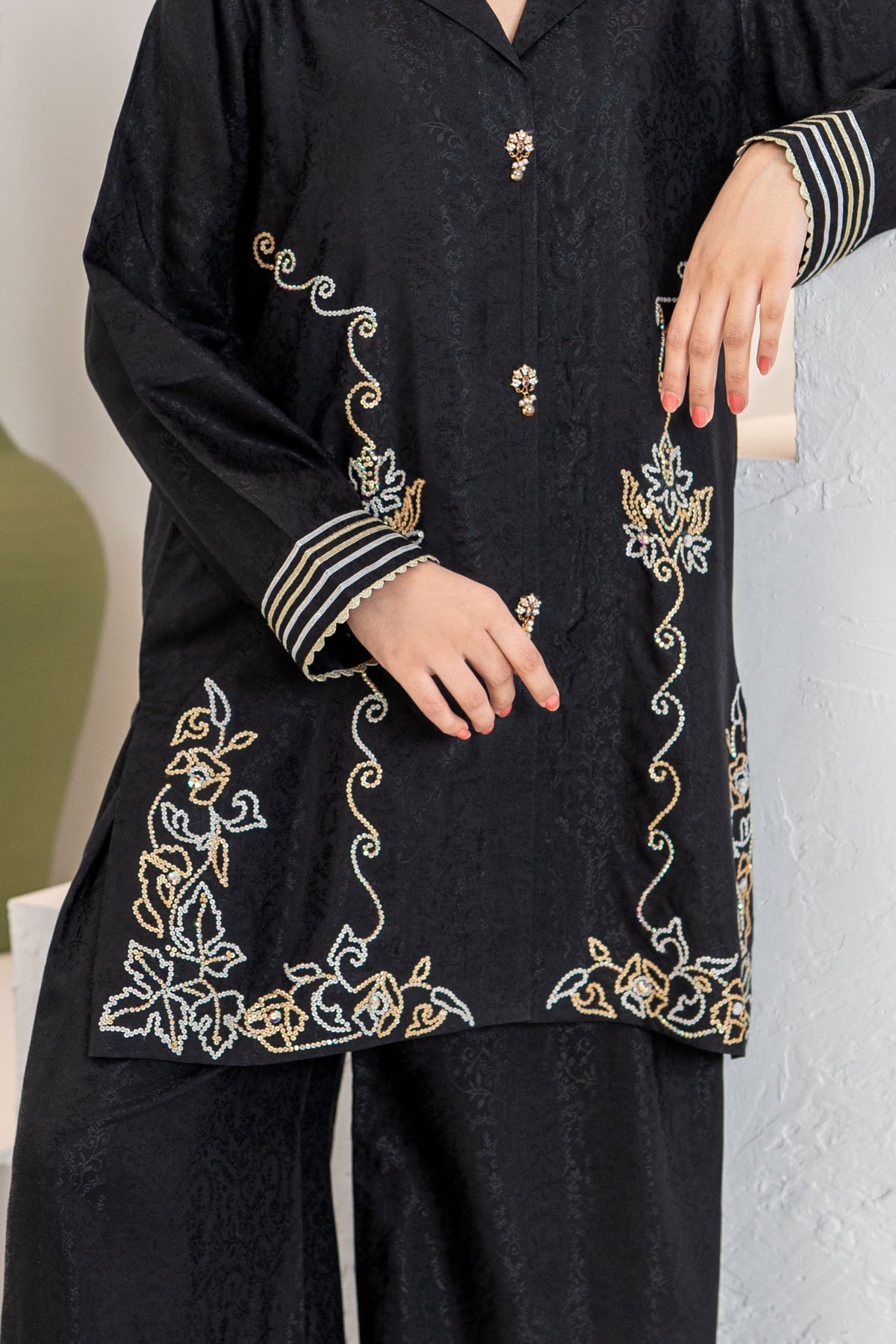 Noore Sitara Black Handmade Suit