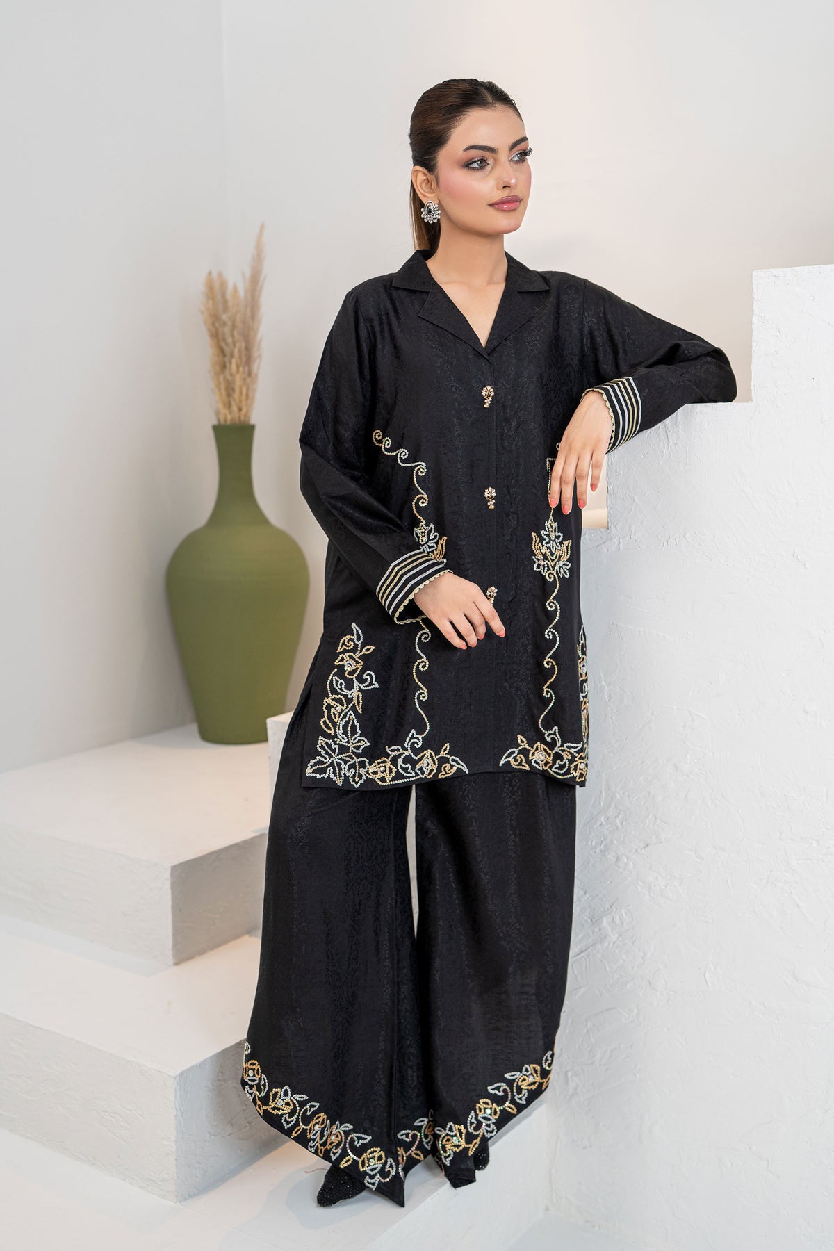 Noore Sitara Black Handmade Suit